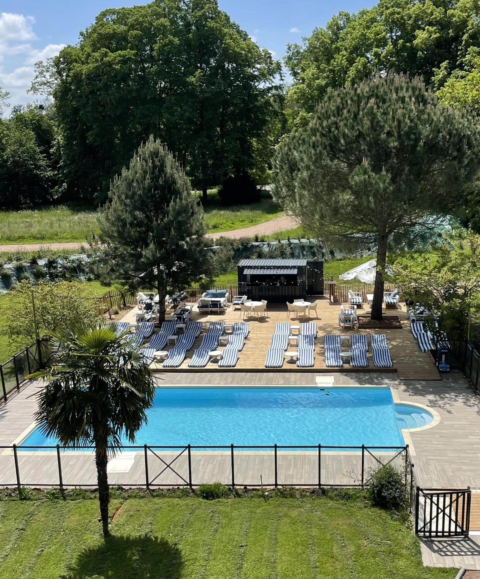 Logis Hotels Chateau De La Barge Chaintré Εξωτερικό φωτογραφία